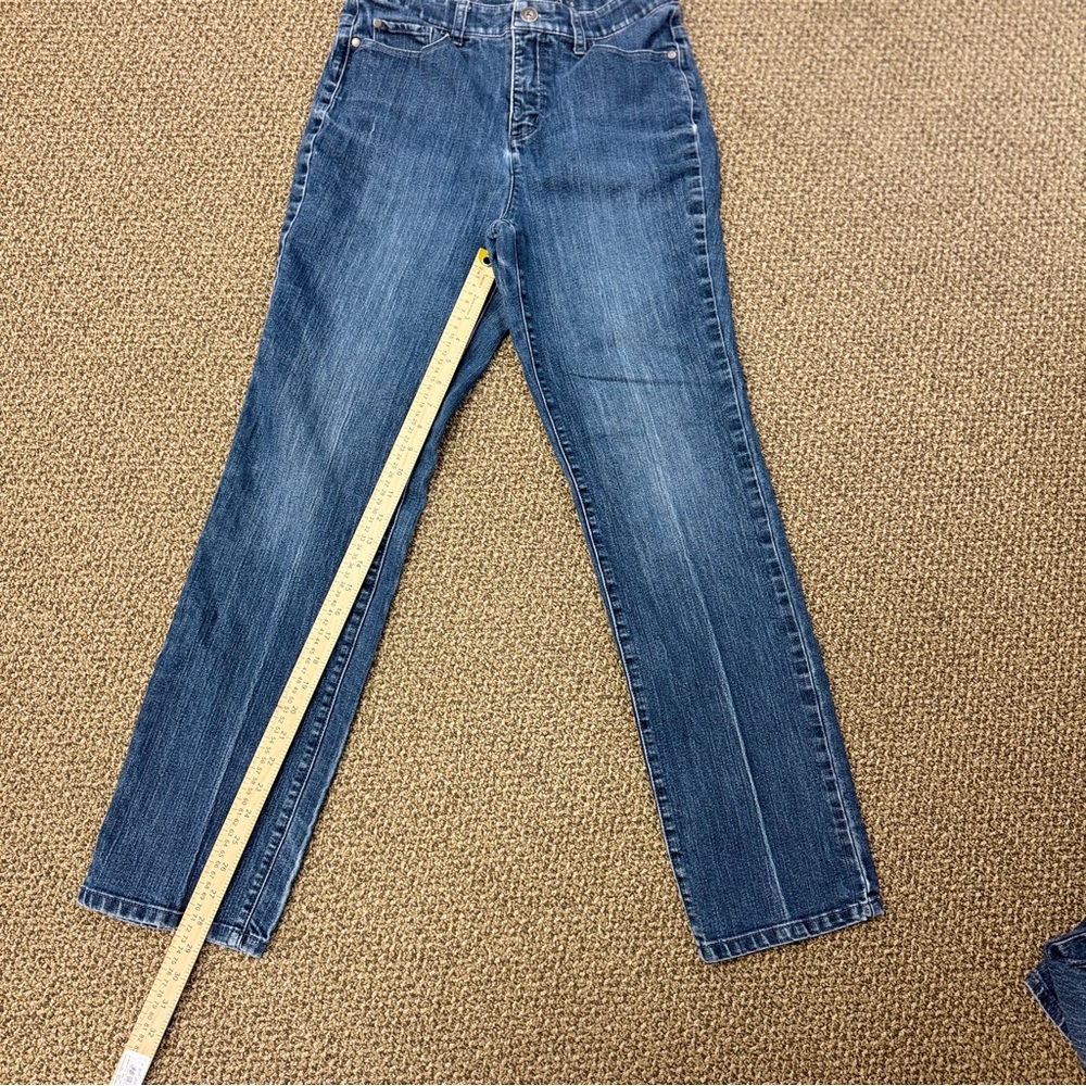 Classic Fit Blue Women's Jeans by Chrisropher & Bank Size 6‎